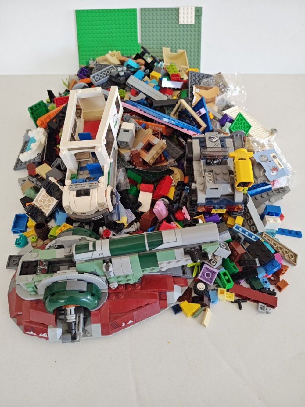 LEGO 5 lbs BULK LOT of bricks and pieces (b9)